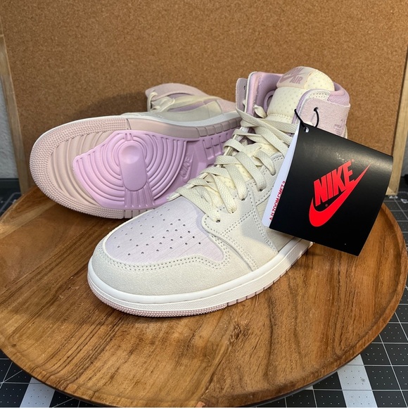 Jordan 1 high top
Zoom comfort 2
Brand new - Picture 4 of 14